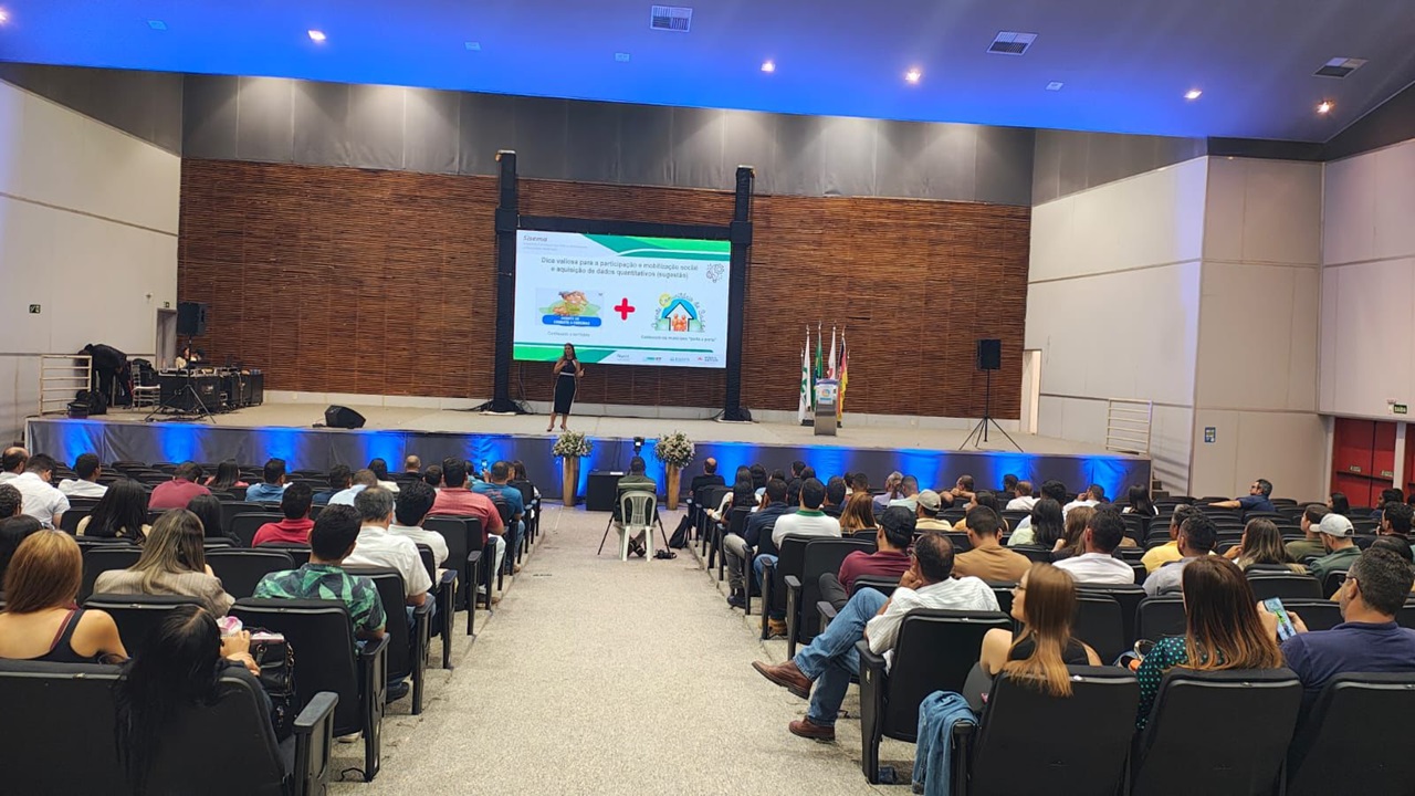 Durante as discussões, destacou-se a importância de estruturar os PMSB de forma integrada