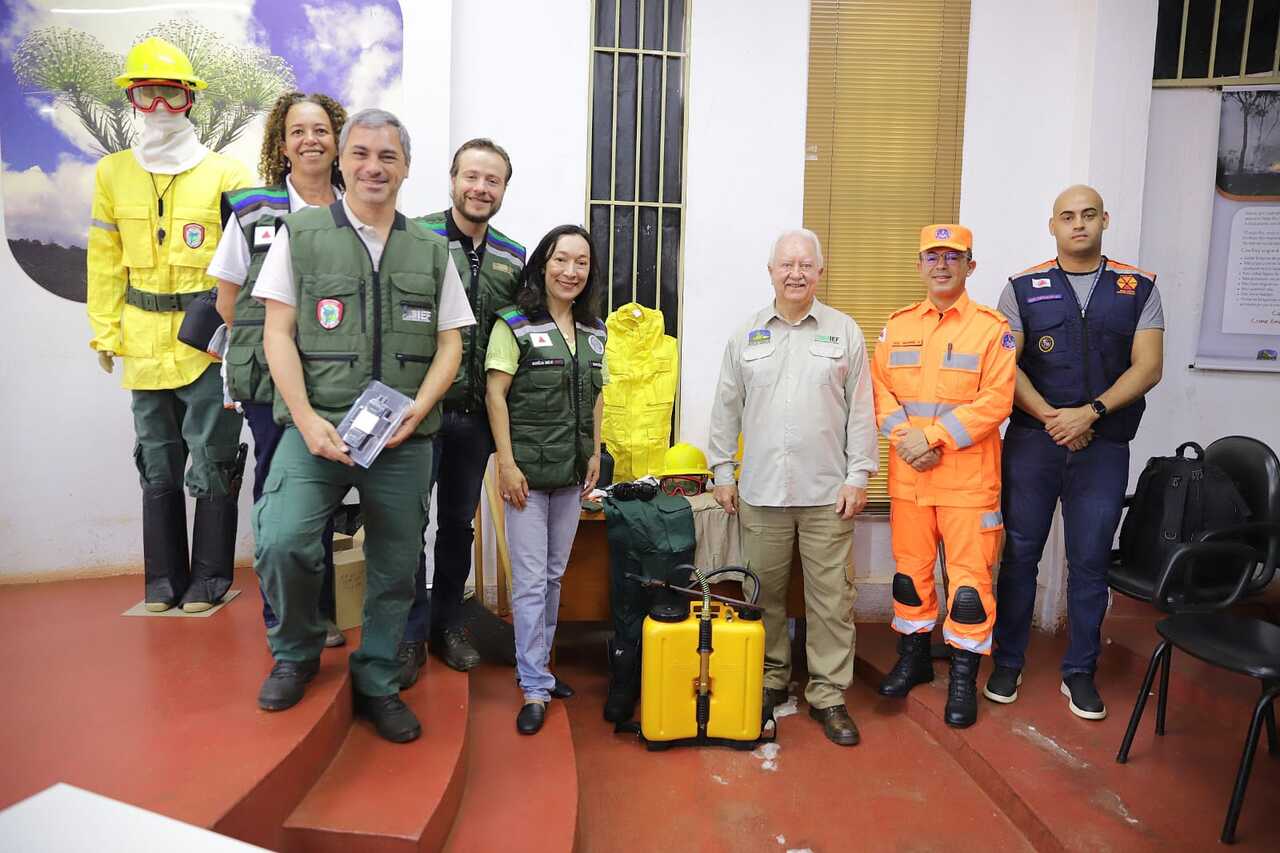 Entre os anúncios feitos na solenidade, está a entrega de kits do programa Minas Contra o Fogo a 32 municípios mineiros