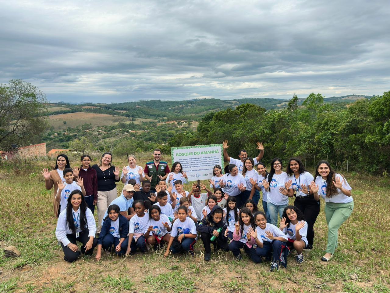 Itatiaiuçu planta o Bosque do Amanhã com alunos, encerrando o eixo Florestas e Clima do Programa Jovens Mineiros Sustentáveis