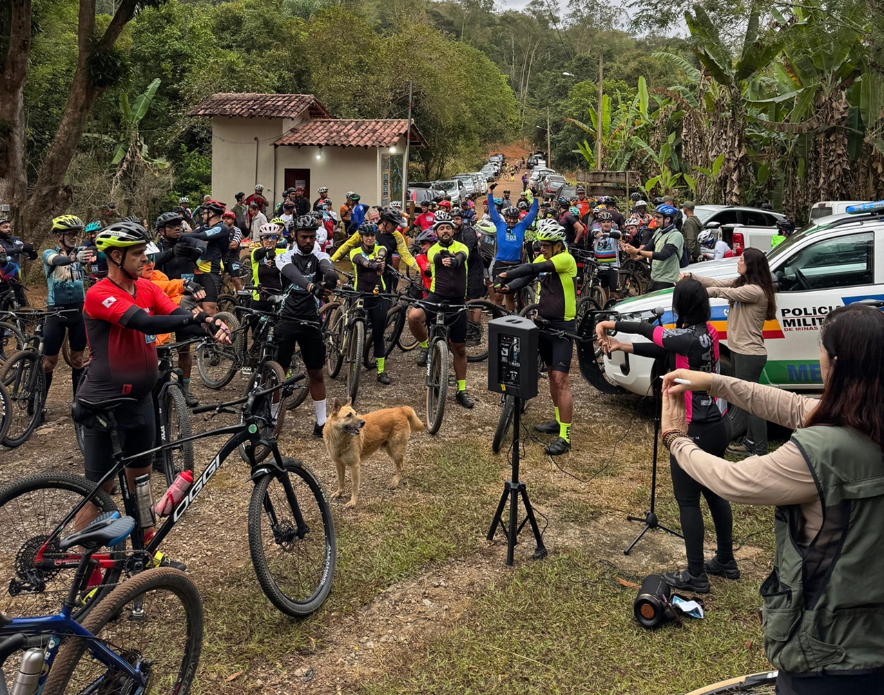 O lançamento reuniu cerca de 170 participantes, incluindo grupos de ciclistas da região