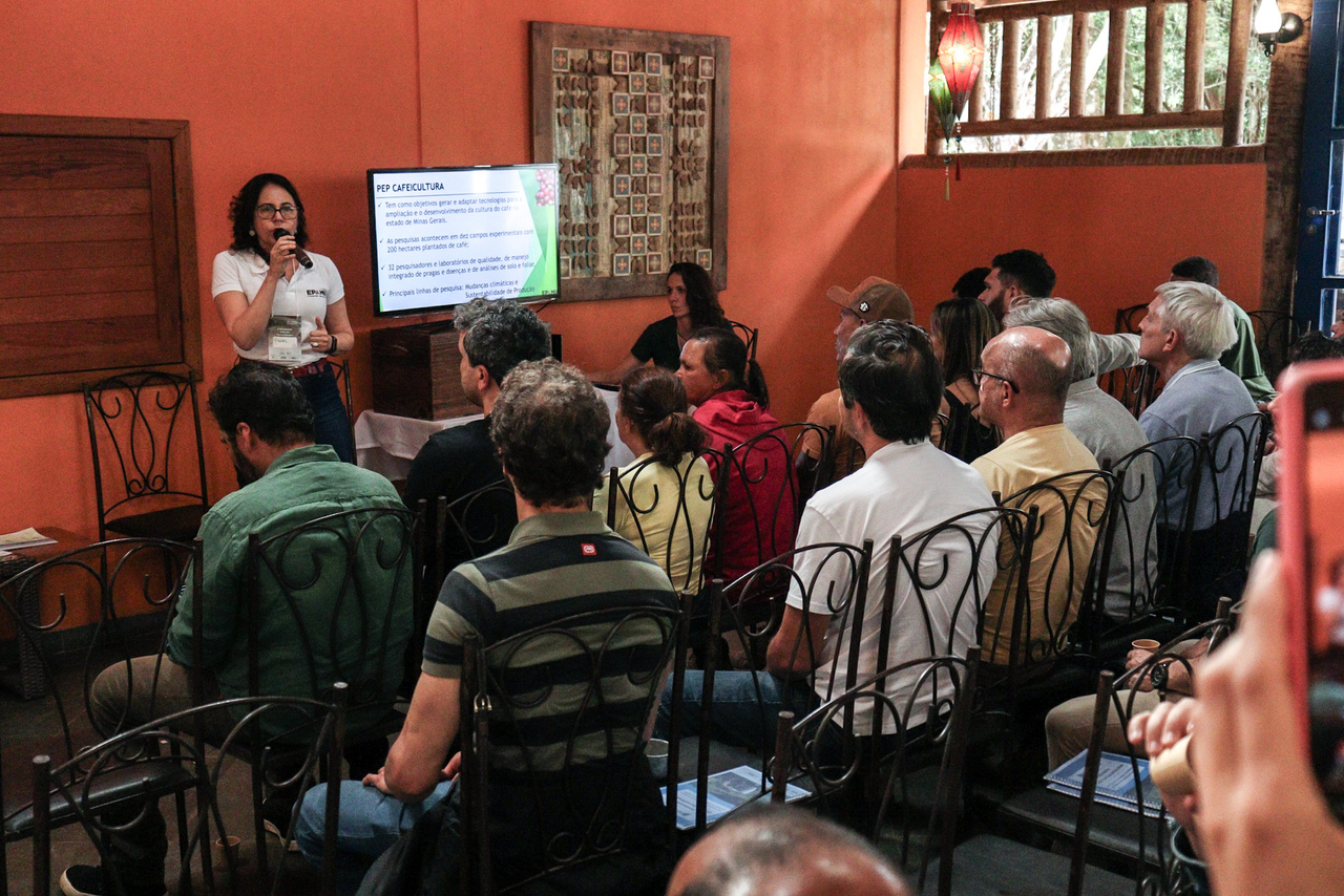 Produtores, técnicos, pesquisadores e instituições públicas e privadas para discutir caminhos para uma cafeicultura sustentável e regenerativa