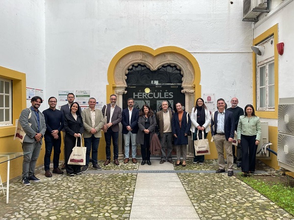 O intercâmbio internacional destaca a importância da colaboração entre diferentes instituições e especialistas para a proteção e valorização do patrimônio cultural e ambiental