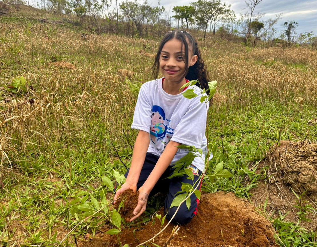 Itatiaiuçu planta o Bosque do Amanhã com alunos, encerrando o eixo Florestas e Clima do Programa Jovens Mineiros Sustentáveis