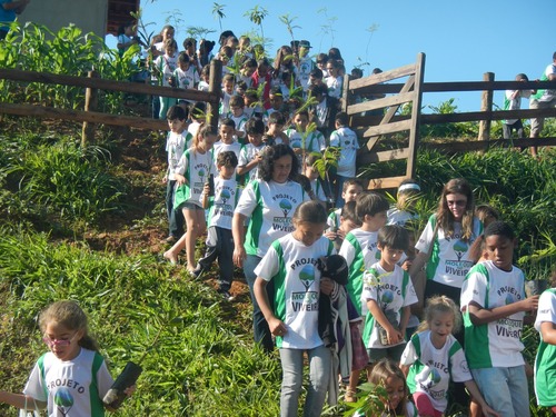 Desde o início, o projeto já envolveu mais de 3 mil estudantes e resultou no plantio de mais de 10 mil mudas