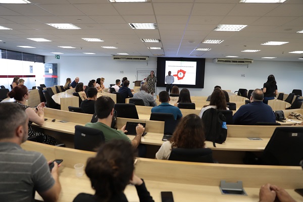 A missão da comissão é promover o diálogo entre diferentes setores da sociedade, além de apoiar a implementação da Política Nacional e Estadual de Educação Ambiental