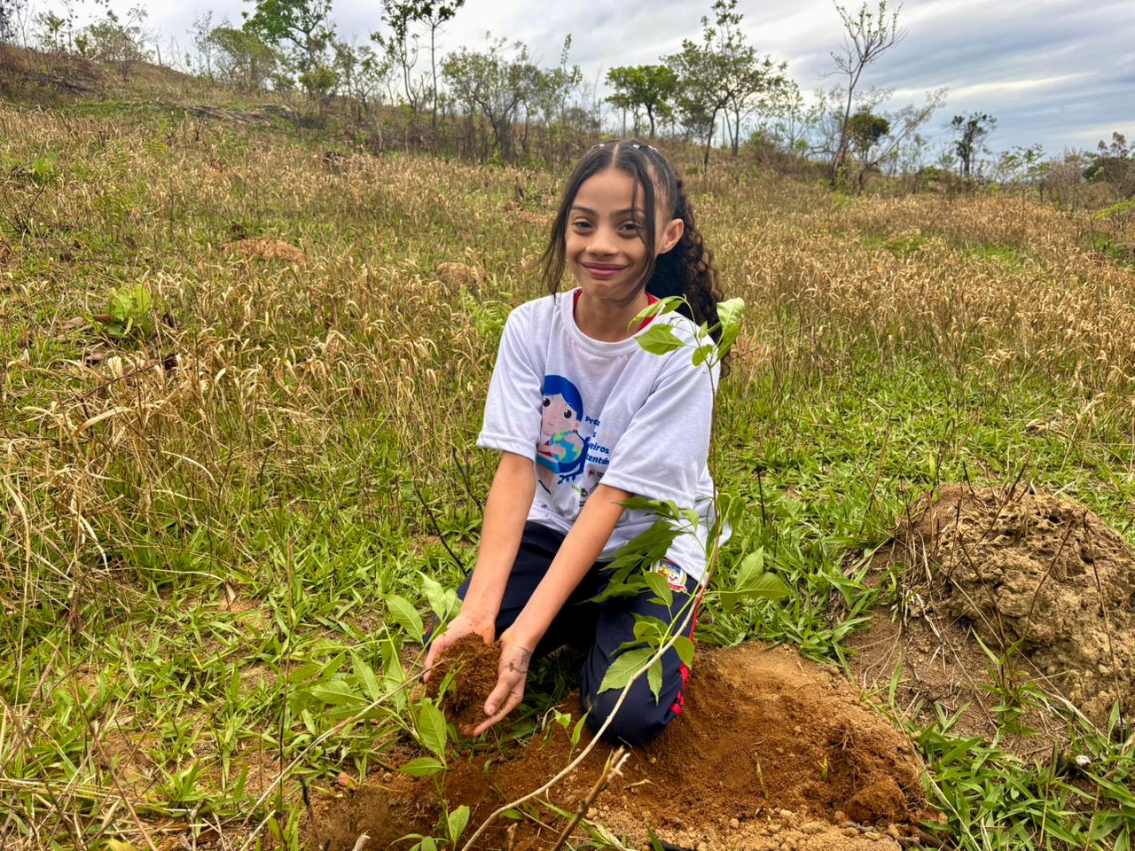 Itatiaiuçu planta o Bosque do Amanhã com alunos, encerrando o eixo Florestas e Clima do Programa Jovens Mineiros Sustentáveis
