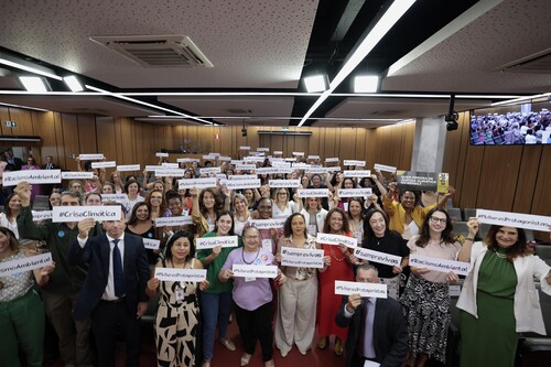 Mesa-redonda reuniu parlamentares, especialistas e líderes de movimentos sociais para debater os impactos das mudanças climáticas na vida das mulheres