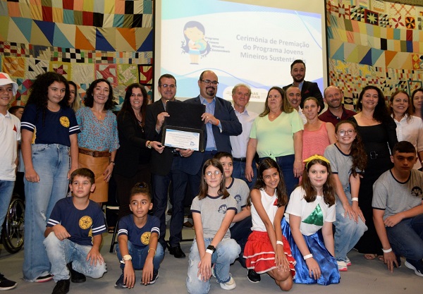 JOVENS_DENTRO