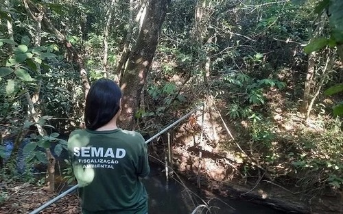Para ter acesso aos benefícios instituídos pela Lei de maneira completa, a adesão à conversão da multa deverá ser realizada pelo autuado em até seis meses
